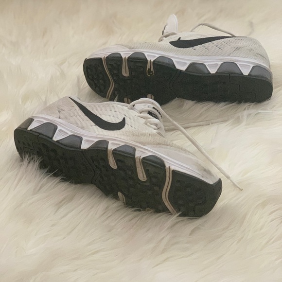 Nike sneakers; great for walking or gym training! - Picture 2 of 4